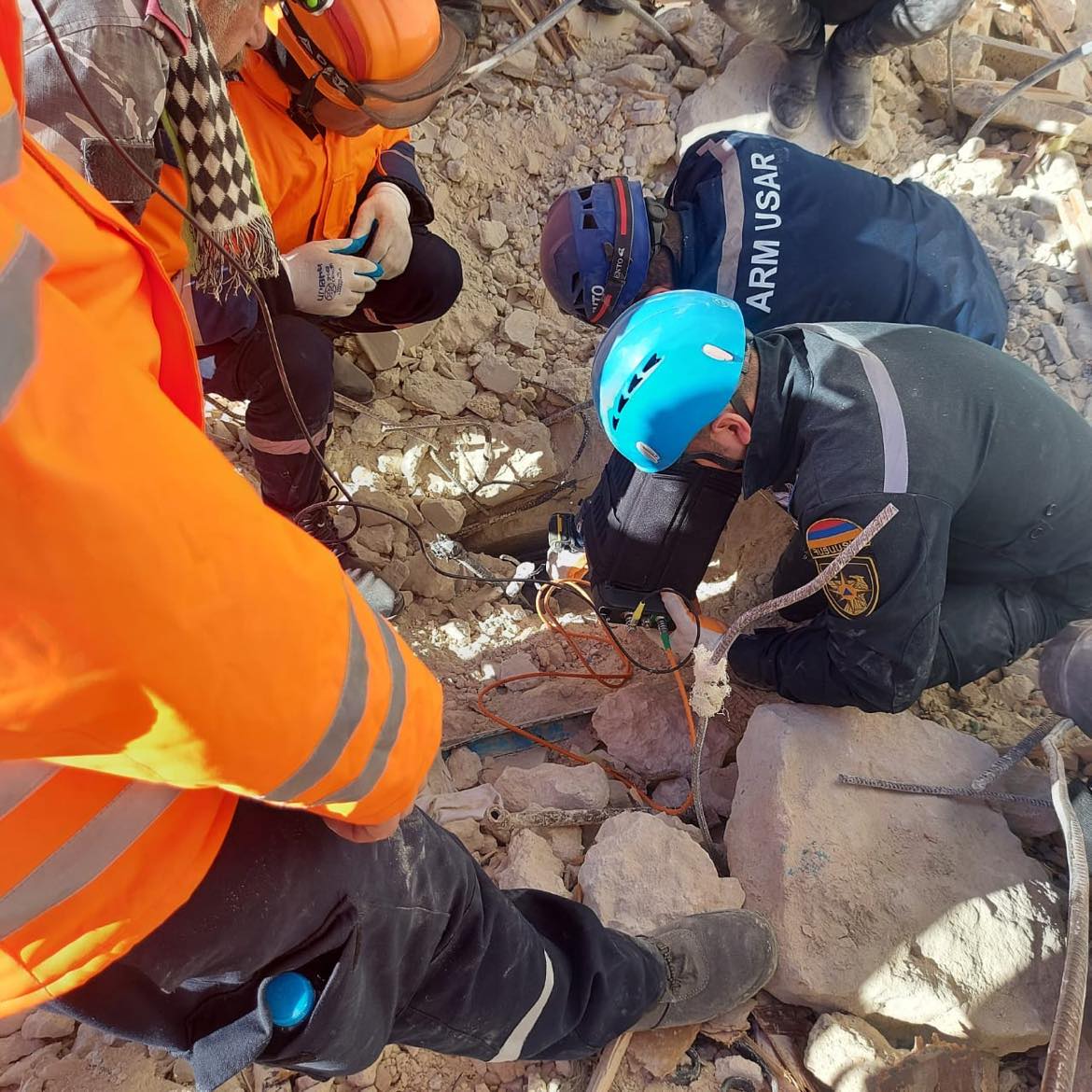 Les équipes de secours d’Arménie continuent leurs recherches et de sauvetage en Turquie et en Syrie touchées par le séisme