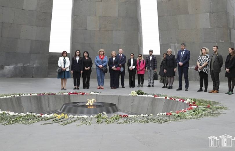 Des députés de Lituanie au mémorial du génocide arménien à Erévan : Vivre en paix et ne pas laisser ce qui est arrivé au peuple arménien se répéter