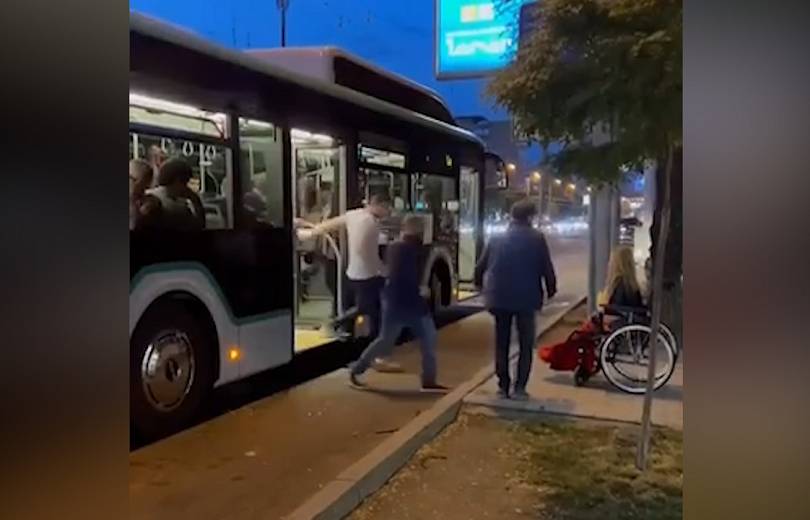 Solidarité : des citoyens d’Erevan aident une fille handicapée à monter dans le bus (vidéo)