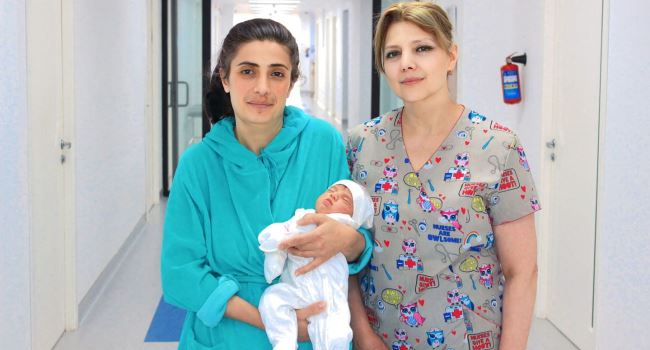 Naissance du 8e enfant de la famille Vardanyan au centre médical de Vanadzor