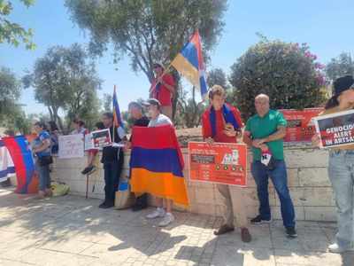 Une manifestation de solidarité au peuple de l’Artsakh a eu lieu près du bâtiment du ministère israélien des Affaires étrangères à Jérusalem