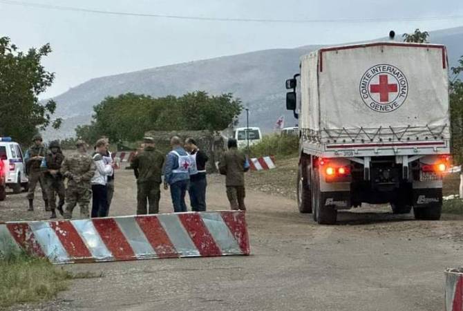 Le CICR a transporté de l’aide humanitaire vers le Haut-Karabakh via le corridor de Latchine et la route d’Aghdam (Akna)