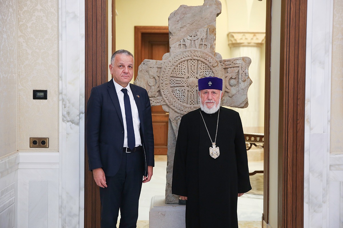 Vassilis Maragos, le nouvel ambassadeur de l’Union Européenne   est reçu par le Catholicos de tous les Arméniens