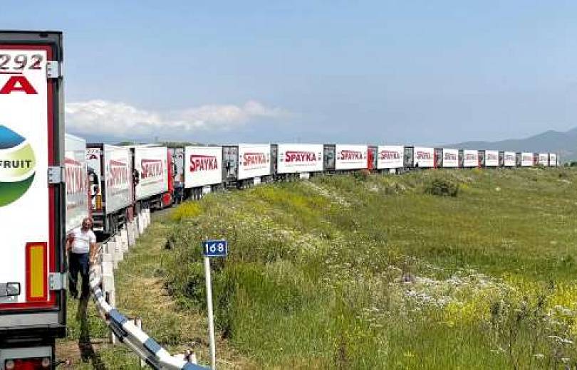 24 véhicules ont traversé le corridor de Latchine sont partis à Stepanakert via le pont Hakari, transportant de l’aide humanitaire