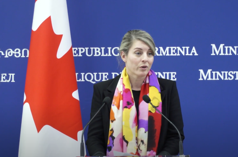 Le Canada soutient l’intégrité territoriale de l’Arménie affirme Mélanie Joly la ministre canadienne des Affaires étrangères à Erévan