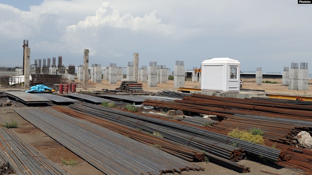 Déplacement de la construction d’une usine pour éviter les tirs azéris