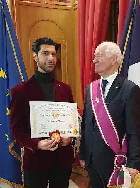 Rouben Elbakian vient d’être décoré de la médaille d’or par la Ligune universelle du bien public