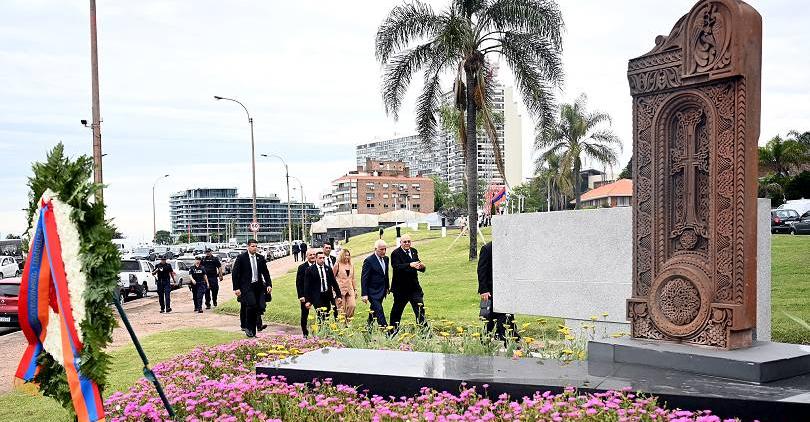 Le Président arménien a rendu hommage à la mémoire des victimes du Génocide à Montevideo en Uruguay (vidéo)