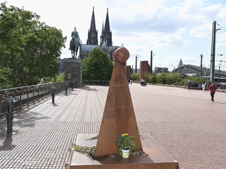 Le monument du génocide arménien de Cologne est retiré sous la pression des lobbies turco-azéris