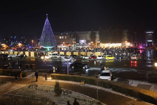 Les lumières de l’arbre de Noël principal de Gumri ont été allumées