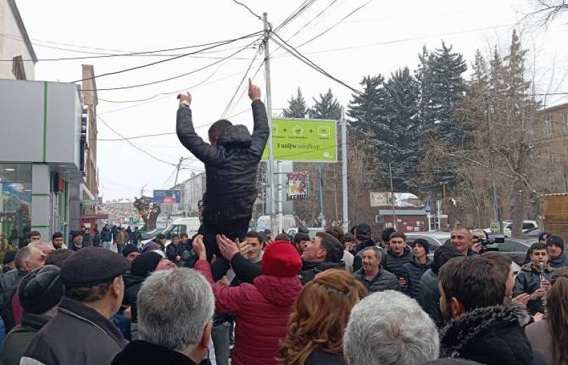 A Sevan et Vardenis de la région de Gegharkunik, comme dans les autres régions d’Arménie la conscription hivernale 2024 fut réalisée dans la joie