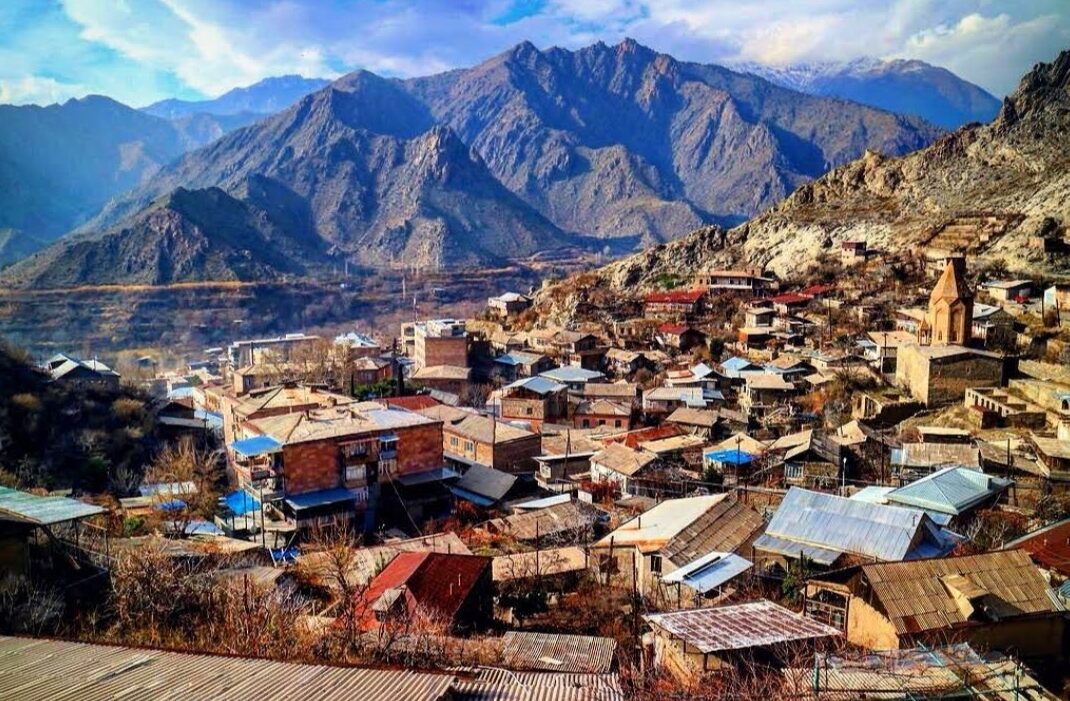 La vie à Meghri au sud de l’Arménie continue comme d’habitude