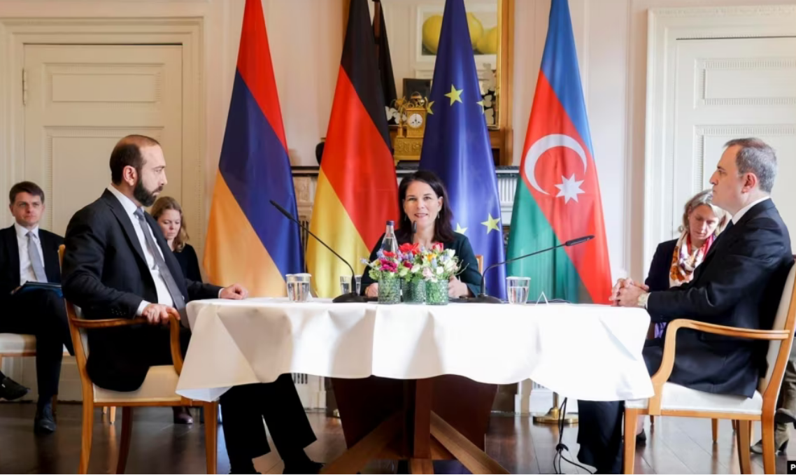 Rencontre des ministres des Affaires étrangères arménien et azerbaïdjanais à Berlin