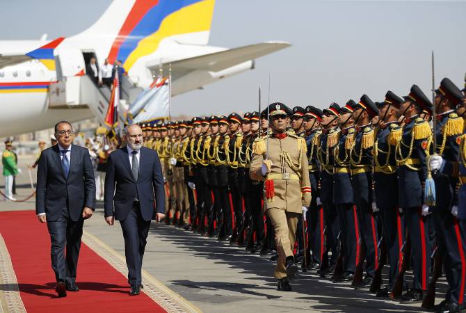 Nikol Pachinian en voyage officiel en Égypte a été accueilli à l’aéroport international du Caire par le Premier ministre égyptien