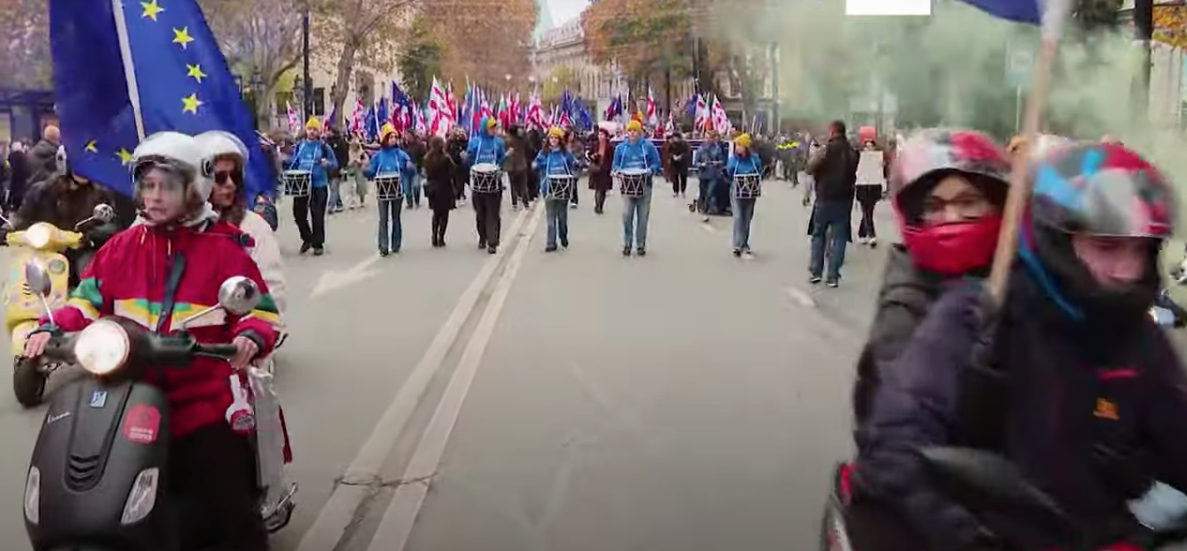 La jeunesse pro-européenne manifeste à Tbilissi