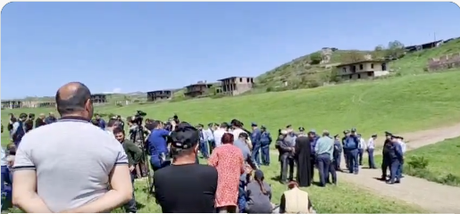 Les habitants du Tavoush manifestent contre la décision de Pachinian de restituer quatre villages à l’Azerbaidjan