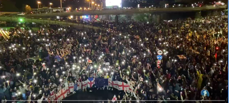 Des dizaines de milliers de manifestants de nouveau dans la rue  contre une loi controversée