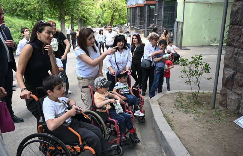 À l’initiative d’Anna Hakobyan, les élèves de l’orphelinat « Maison des enfants » de Gumri ont visité le zoo d’Erévan