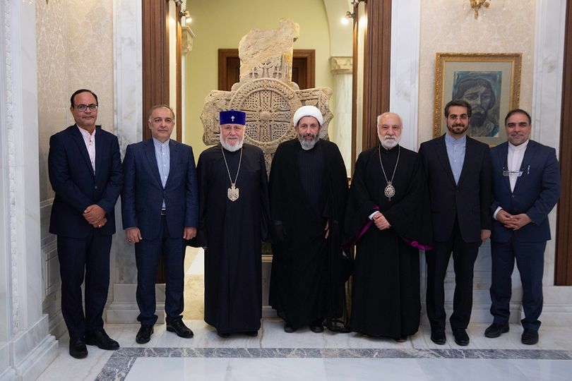 Le Catholicos Karékine II a reçu à Sainte- Étchmiadzine le responsable de l’Organisation islamique d’Iran pour la culture et la communication