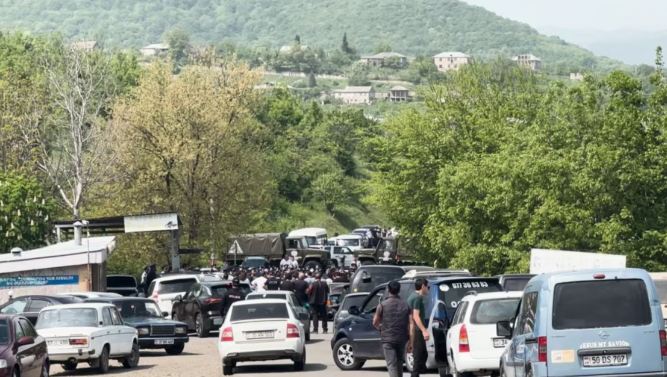 Un village frontalier arménien est bouclé après une répression policière