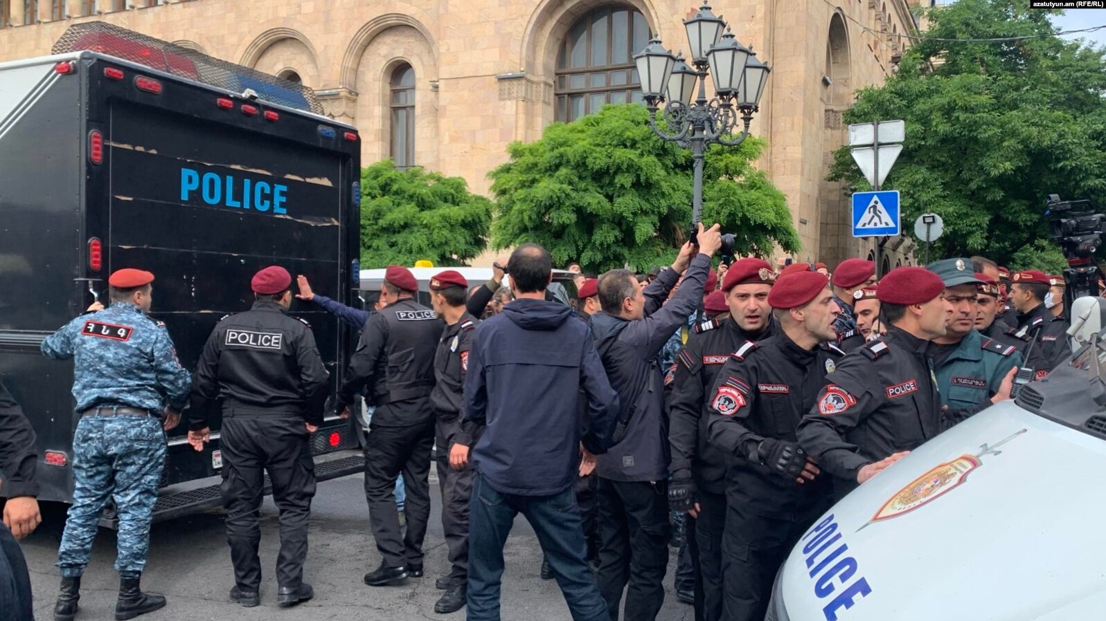 Des journalistes arméniens blessés par la police anti-émeute