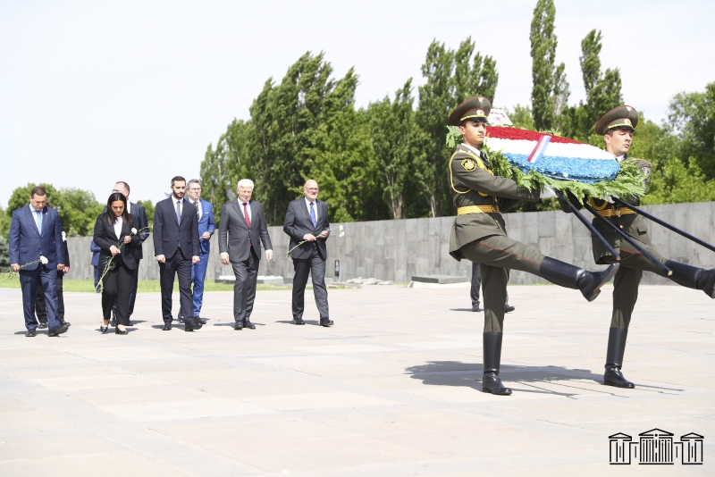 Claude Wiseler, le Président de la Chambre des Députés du Luxembourg a visité le Mémorial du génocide des Arméniens à Erévan