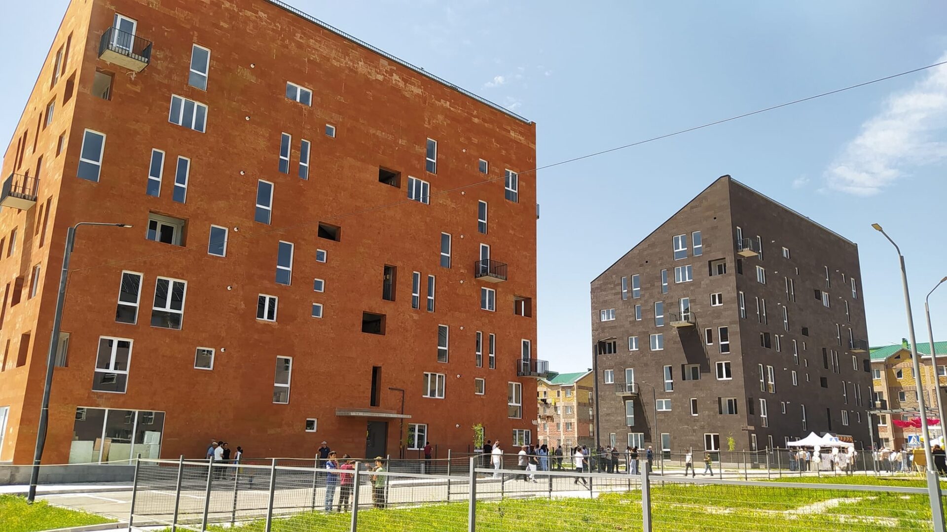 Les deux bâtiments construits dans le quartier « Mouch-2 » de Gumri sont destinés à accueillir 50 familles