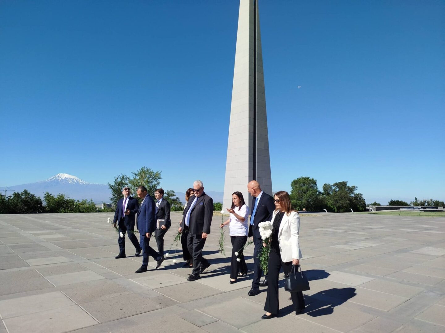 Le procureur général militaire italien Maurizio Block a visité le mémorial du génocide des Arméniens à Yerevan