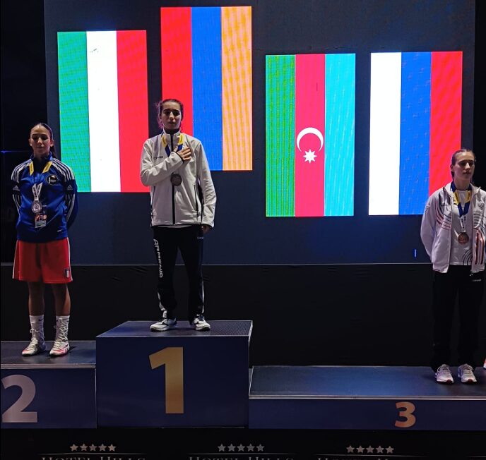 Hamest Afrikyan offre une médaille d’or à l’Arménie aux championnats d’Europe junior de boxe à Sarajevo (Bosnie-Herzégovine)