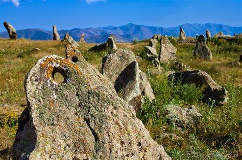 L’Azerbaïdjan présente le site mégalithique de Karahunj « Zorats Karer » comme un monument situé sur le territoire de l’« ancien Azerbaïdjan »