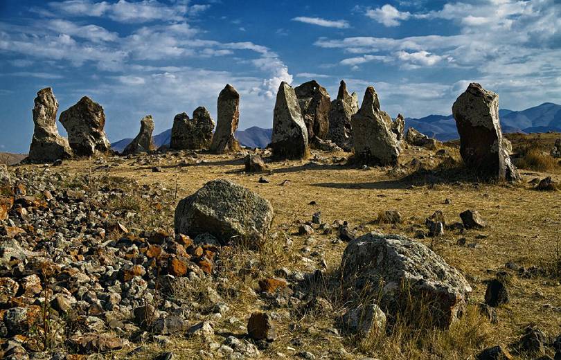 Le site mégalithique de Karahunj près de Sisian en Arménie est présenté comme un monument situé sur le « territoire historique » de l’Azerbaïdjan alerte Monumentwatch.org