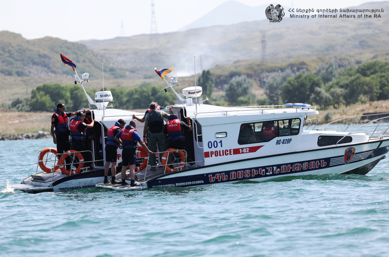 Les adjoints du ministre de l’Intérieur d’Arménie et l’ambassadrice des États-Unis ont assisté aux démonstrations des patrouilles aquatiques sur le lac Sevan