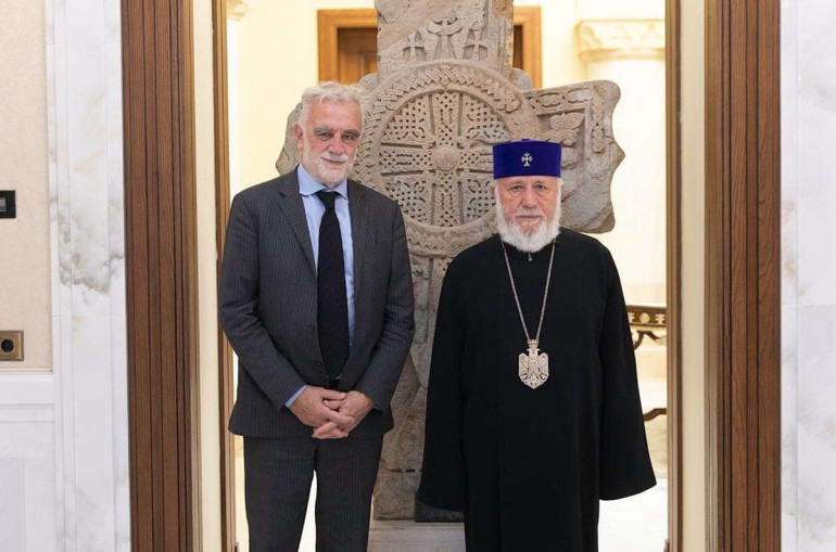 Le Catholicos et l’ancien procureur de la CPI Ocampo ont discuté des questions liées à la sécurité de l’Arménie, du peuple d’Artsakh et des prisonniers Arméniens détenus à Bakou