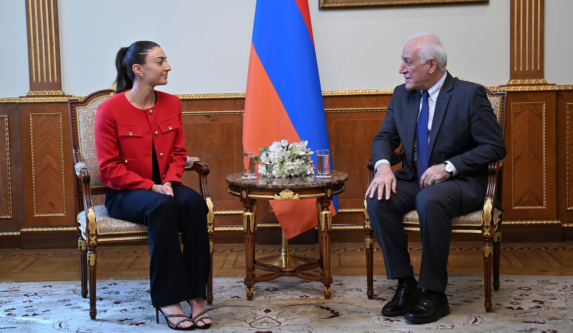 Le président de la République d’Arménie Vahagn Khachaturyan a reçu la joueuse de tennis Elina Avanesyan qui évolue sous les couleurs arméniennes