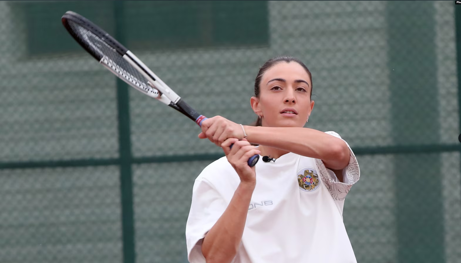 Une star du tennis née en Russie se réjouit de son arrivée de l’Arménie