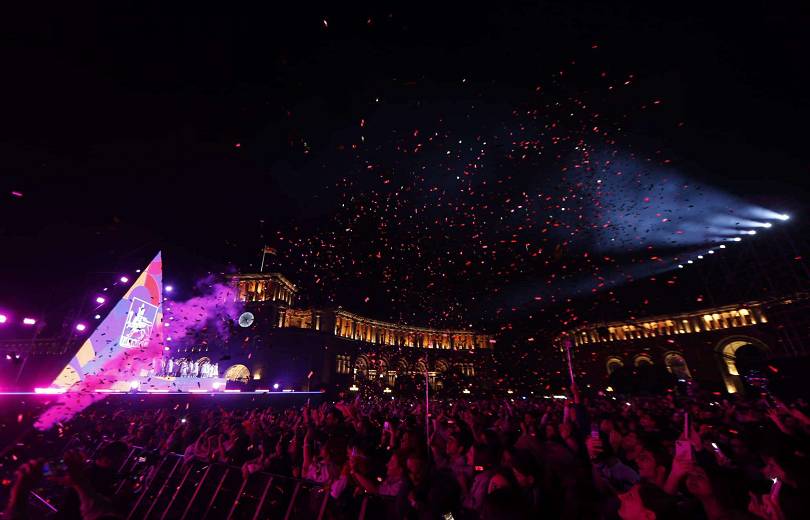 Les festivités du 2806e anniversaire de Yerevan (Erebuni) se sont terminés hier soir par un concert géant place de la République