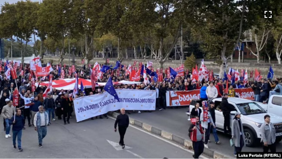 Les Géorgiens pro-européens manifestent à l’approche d’élections législatives cruciales