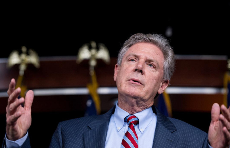 Suivi et harcelé à Bakou, le sénateur Frank Pallone a été obligé de quitter l’Azerbaïdjan