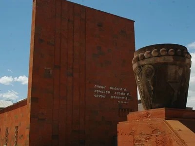 Un mémorial de Stepanakert capitale de l’Artsakh occupé est en danger selon Monument Watch