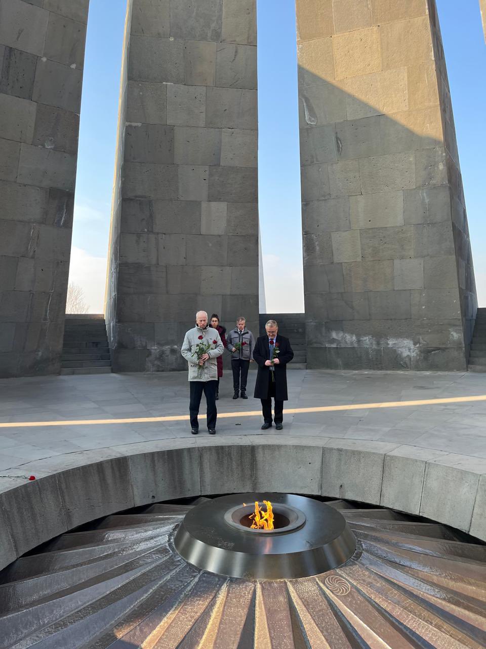 Stéphane Dion : au mémorial du génocide arménien